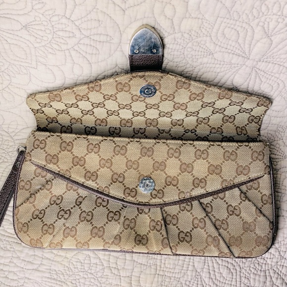Authentic Vintage Vibes Gucci Wristlet 🦋✨ - Picture 3 of 4